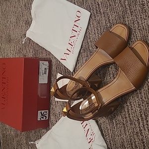 Valentino Garavani Sandals size 8.5 - 39